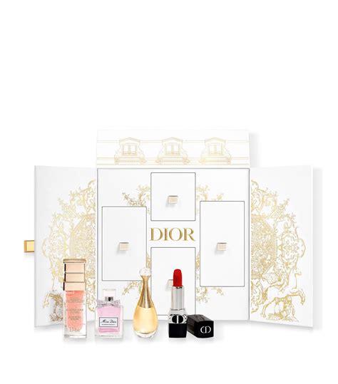 dior grinch|le 30 montaigne Dior.